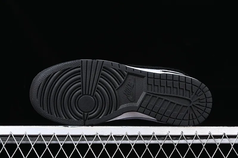 All categories Nk SB Dunk series Nk SB Dunk Low low-top sneakers Nk Dunk Low "Chenille" plush black hook SB low-top sports and leisure sneakers DQ7683-001